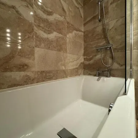 Holiday home Near Me - Sandwell 3 Bed Free Parking Birmingham